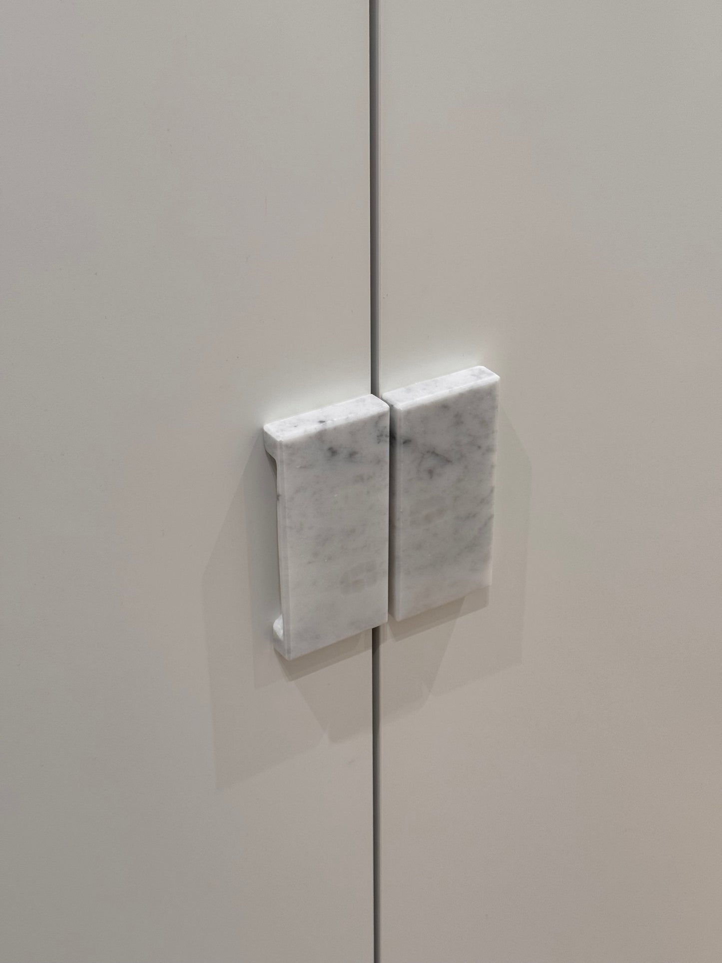 Möbelgriffe aus edlem Naturstein - U