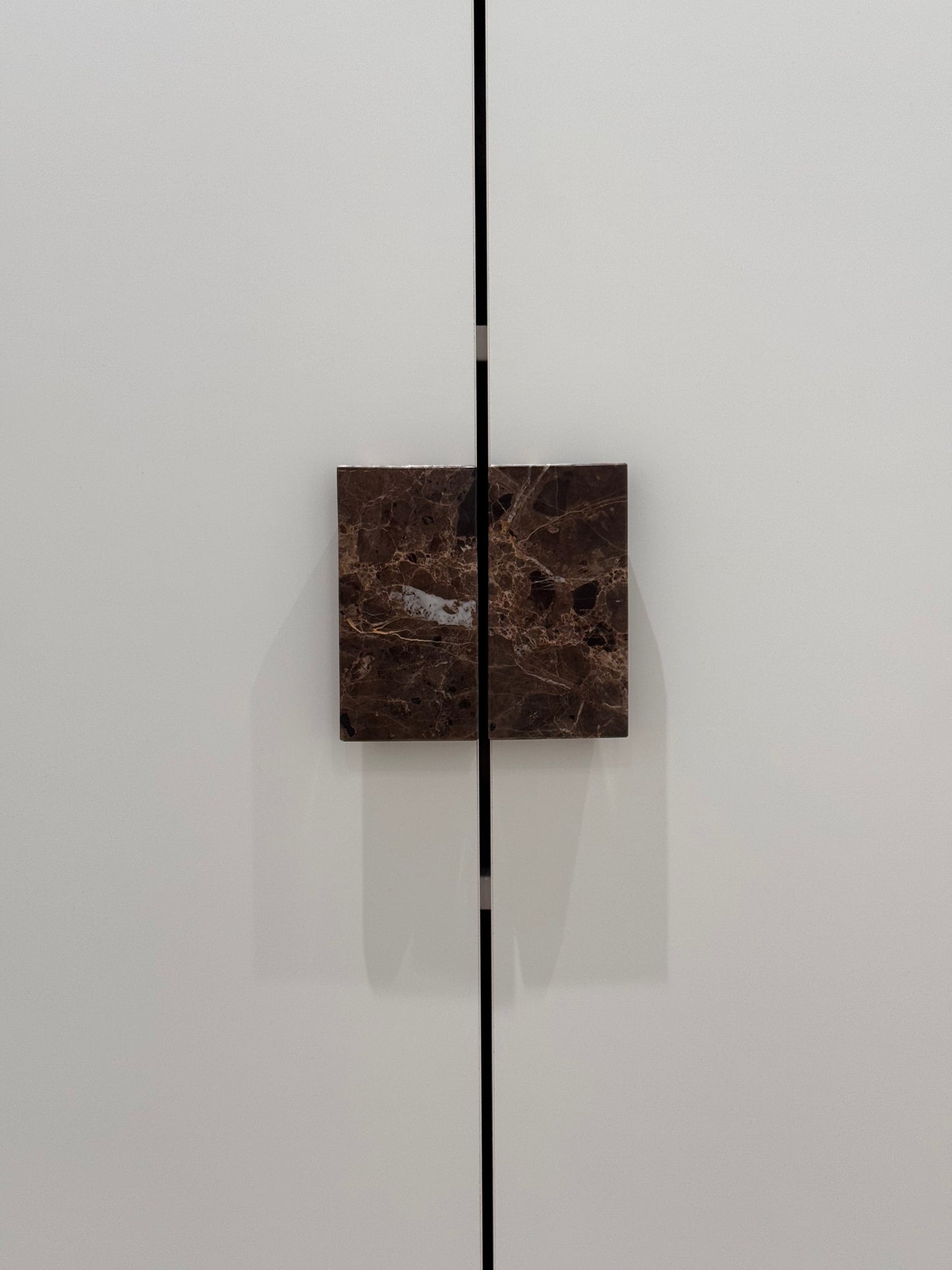 Möbelgriffe aus edlem Naturstein - V