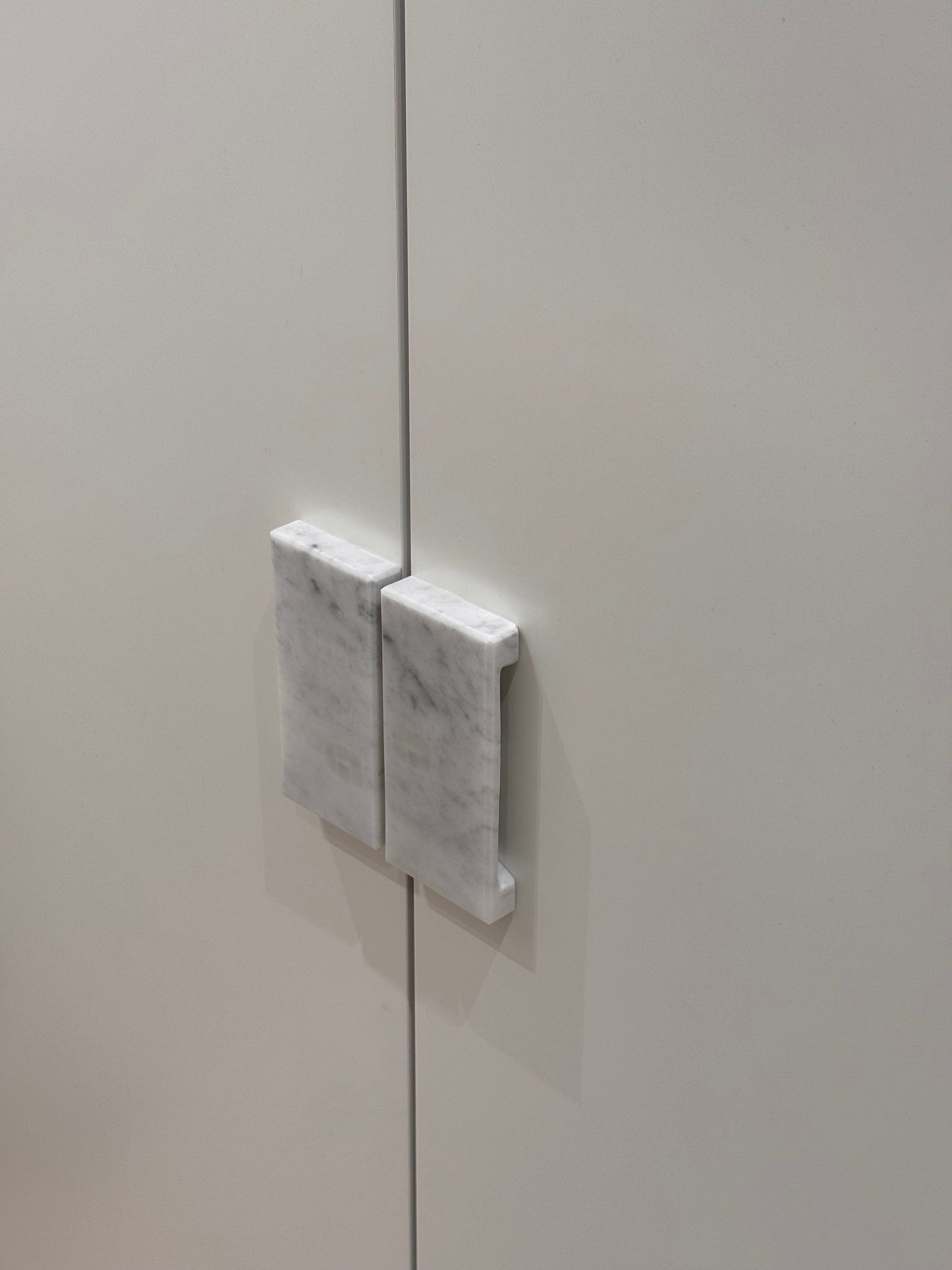 Möbelgriffe aus edlem Naturstein - U